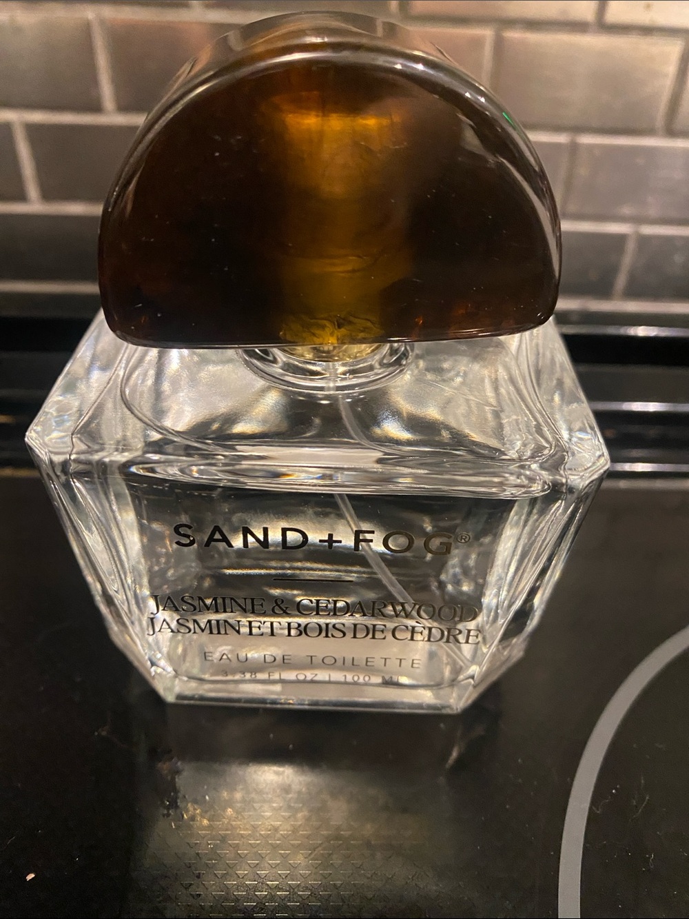SAND+FOG Jasmine & Cedarwood Eau de Toilette - Clear Bottle with Amber Cap - Picture 2 of 4